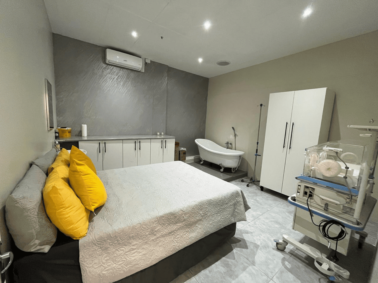 Equipped maternity suite with bed, bath and newborn care equipment